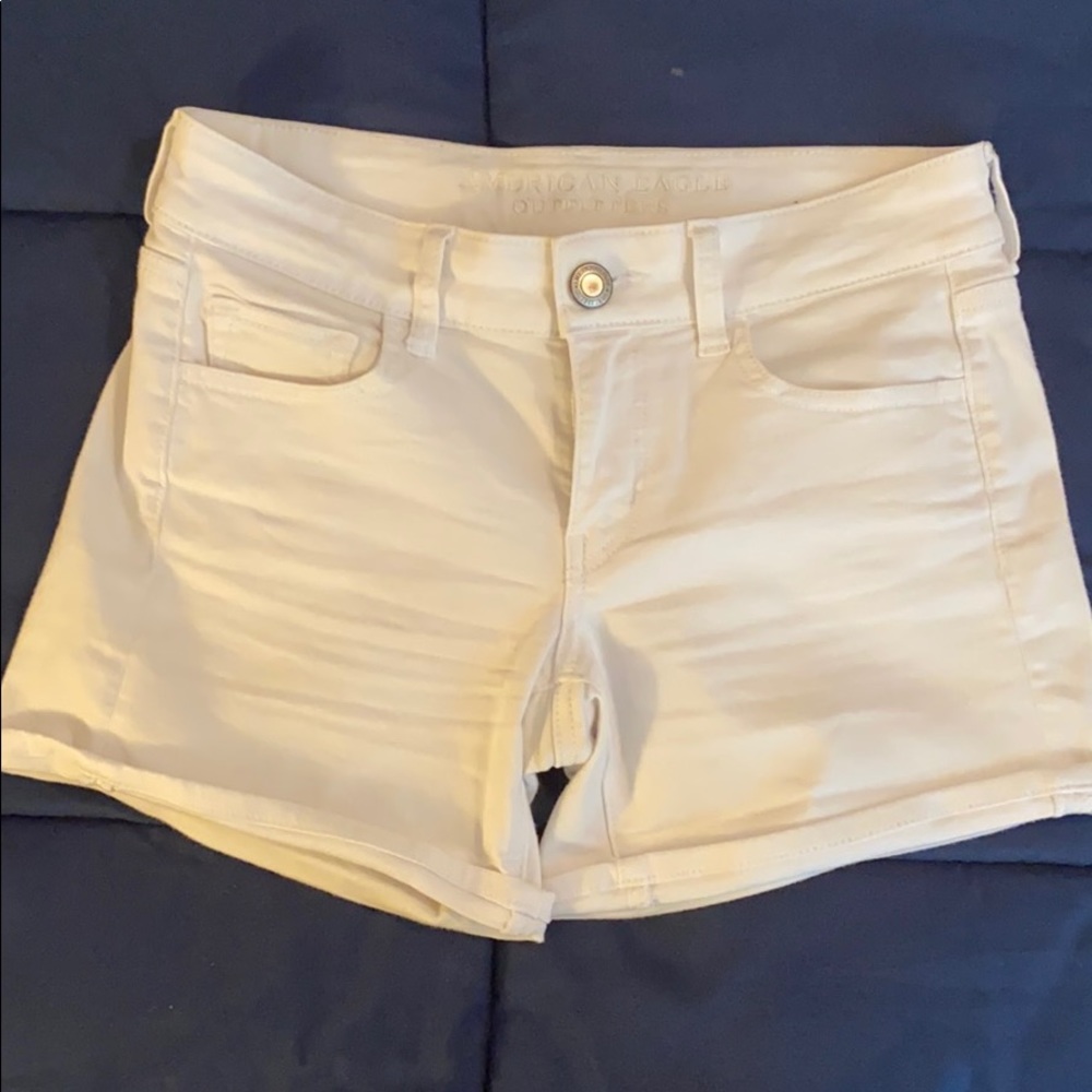 American Eagle White Midi shorts